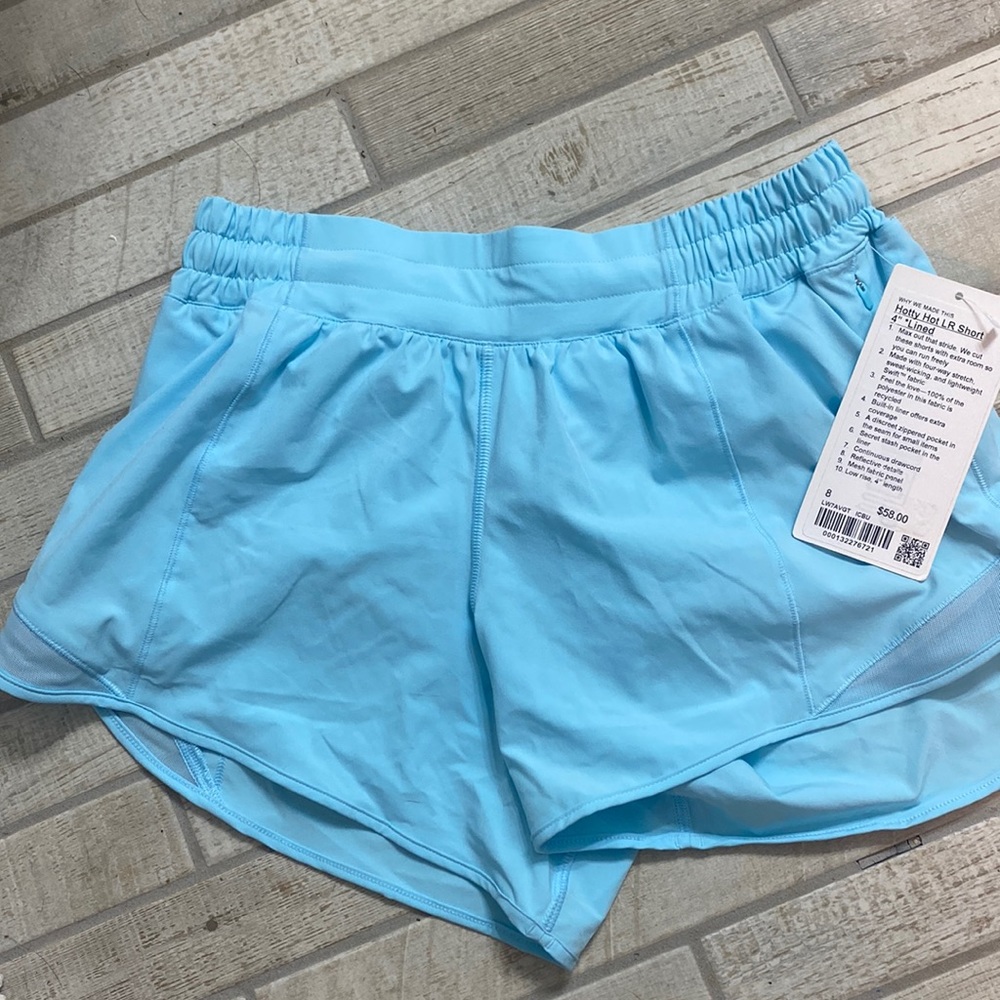 NWT- Lululemon Hotty Hot LR Short 4” Lined Size 8